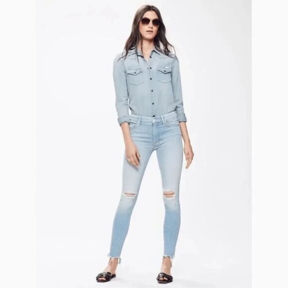 MOTHER Denim - MOTHER Sacred Looker in Nice Shot Light Wash Skinny Size 24